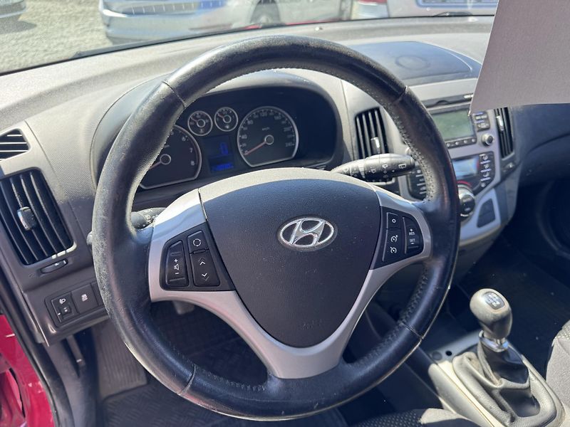 Hyundai i30 1.4i, 2012, 1.Majitel - fotka 10 z 16