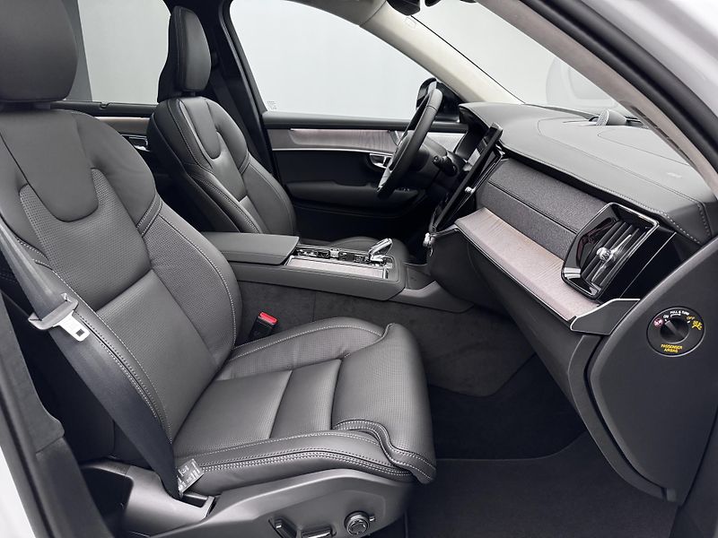 Volvo XC90 (2026) B5 AWD AUT DARK ULTRA 7-míst - fotka 28 z 29