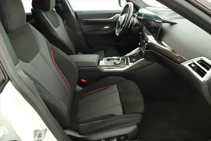 BMW Řada 4 (2025) M440i xDrive, Sport Line - fotka 7 z 25