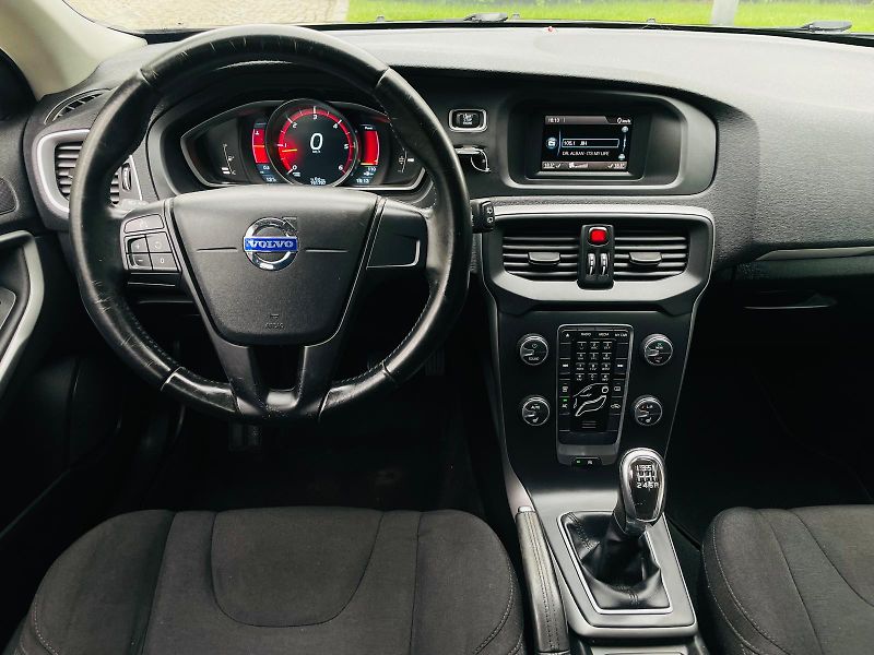 Volvo V40 2.0D3 5VÁLEC MANUÁL 1MAJITEL - fotka 23 z 41