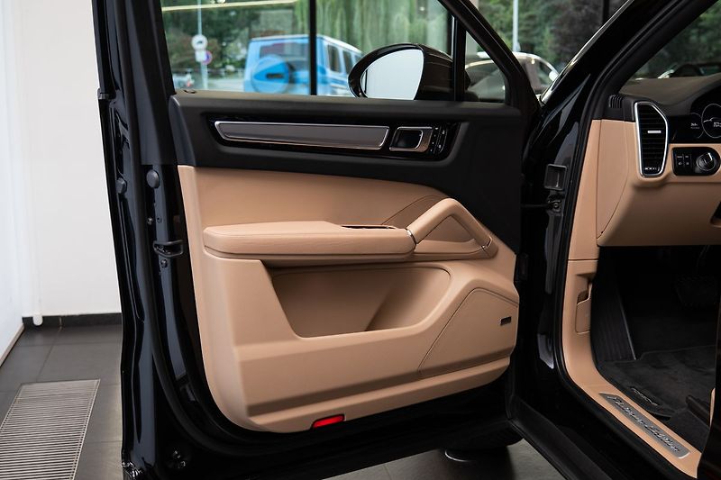 Porsche Cayenne Platinum Edition/Záruka/Bose - fotka 7 z 27