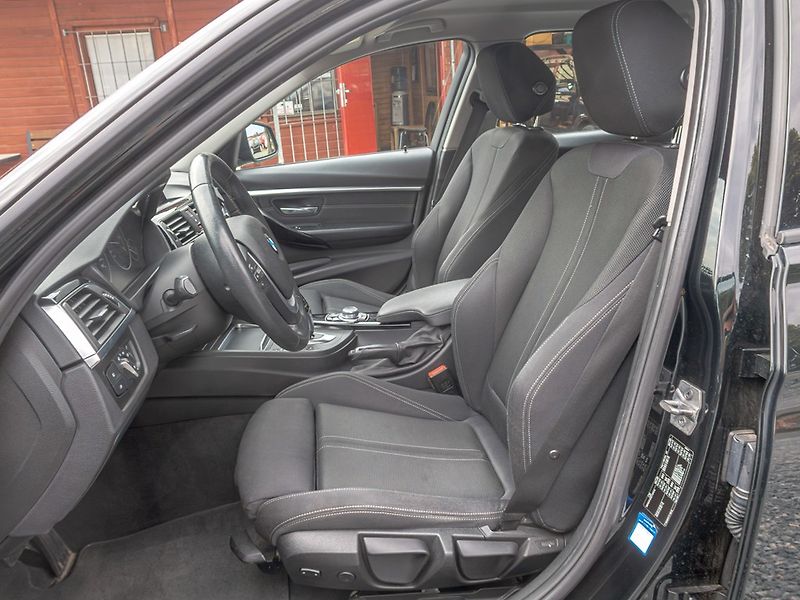 BMW Řada 3 (2017) 325D 165KW NAVI – LED - fotka 16 z 48