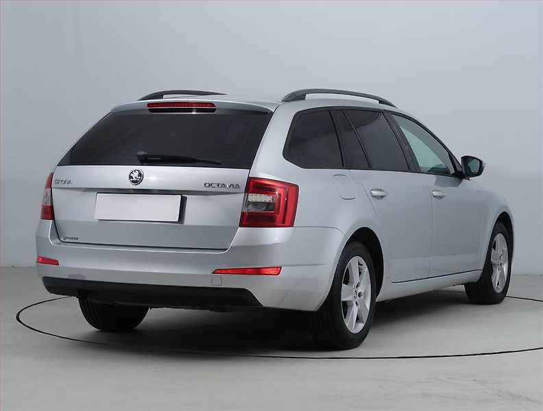 Škoda Octavia (2014) 1.6 TDI, Serv.kniha, Tempomat - fotka 5 z 17