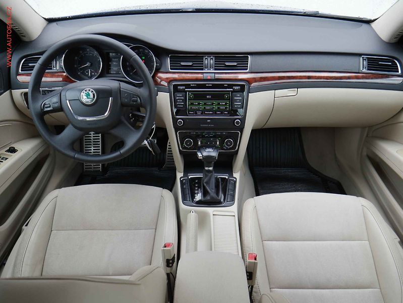 Škoda Superb (2010) 3.6 FSi 4x4, ČR, Exclusive - fotka 8 z 21