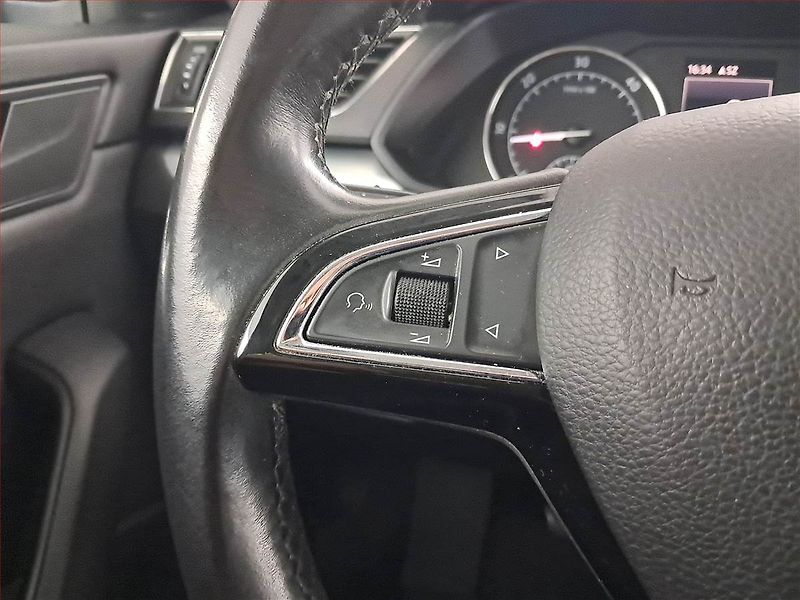 Škoda Superb (2017) 2.0 TDI, Kůže, Navi, Tempomat - fotka 16 z 19