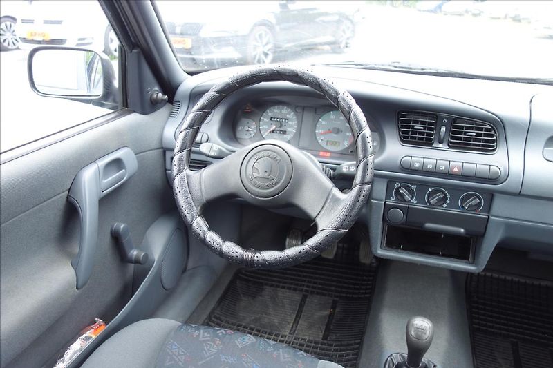 Škoda Felicia 1,3 i, ČR, 1 MAJ., TOP STAV!! - fotka 17 z 33