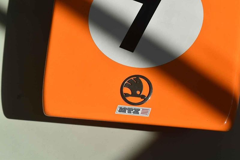 Na svoji dobu technicky vyspělá formule bývá k vidění například na akci Sosnová Classic.