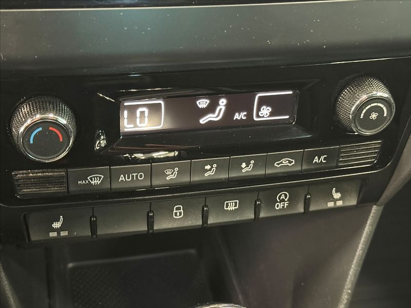 Škoda Rapid 1,4 TDI STYLE AT ČR - fotka 10 z 16