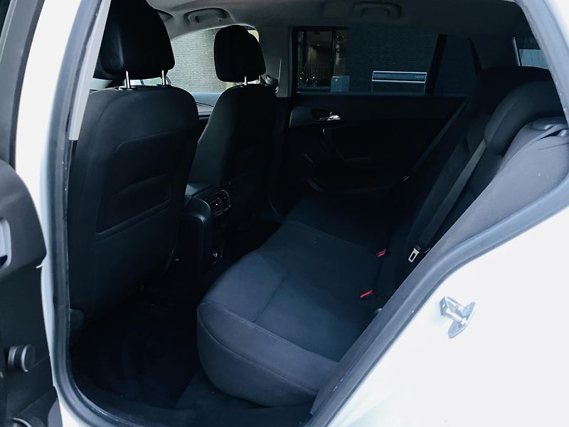 Opel Insignia 2.0CDTi MANUÁL TAŽNÉ SENZORY - fotka 27 z 36