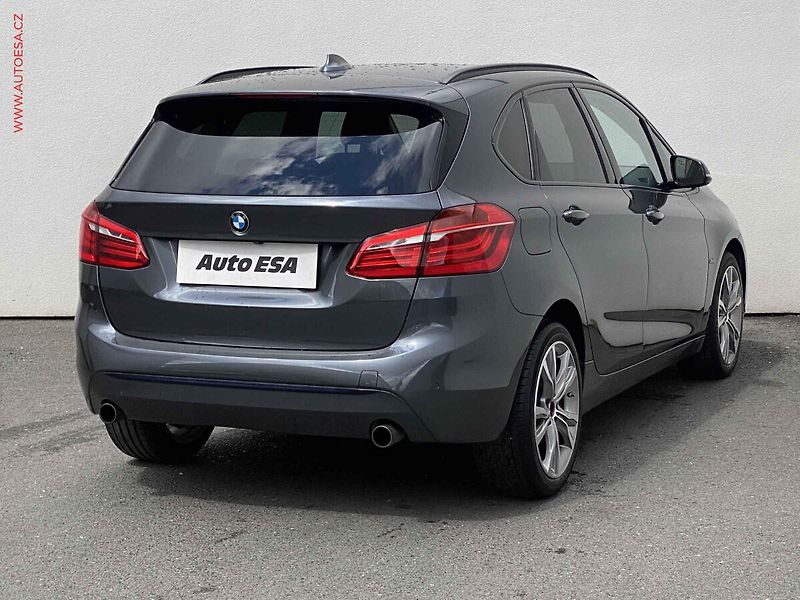 BMW Řada 2 (2016) 2.0 i 220 i, Sport Line, AT - fotka 4 z 21