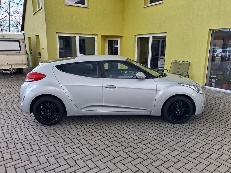 Hyundai Veloster (2011) 1,6GDi SERVISKA NOVÁSTK 2xKOLA - fotka 8 z 33