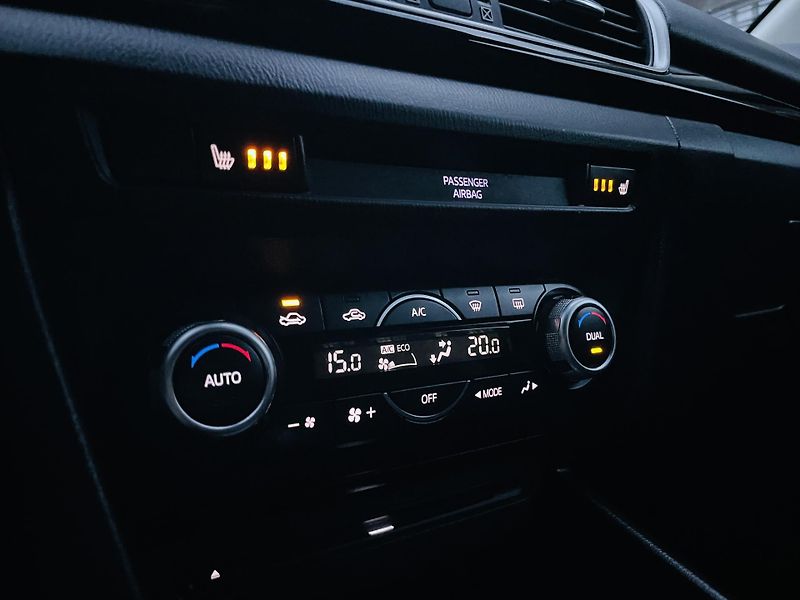 Mazda 3 2.0i MANUÁL LED KAMERA VÝHŘEV - fotka 38 z 43