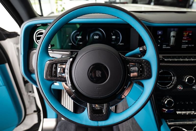 Rolls-Royce Cullinan Black Badge/Bespoke/Starling r - fotka 6 z 38