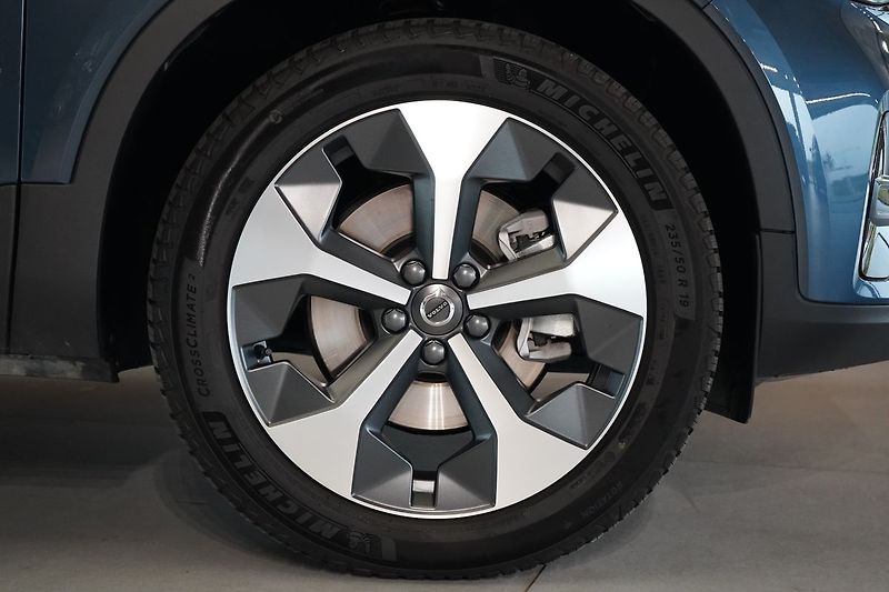 Volvo XC40 B3 Plus Dark, ACC, BLIS - fotka 7 z 43