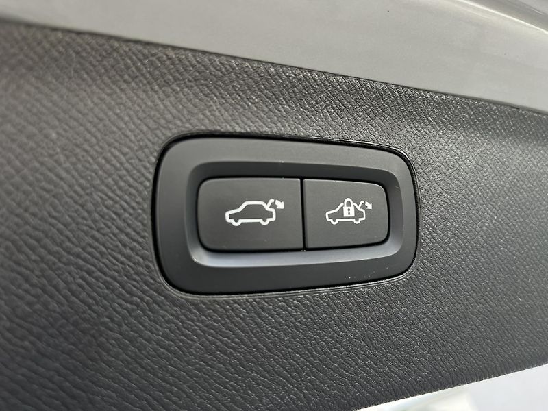 Volvo XC90 T8 AWD ULT B&W VENT VZDUCH 7M* - fotka 35 z 55