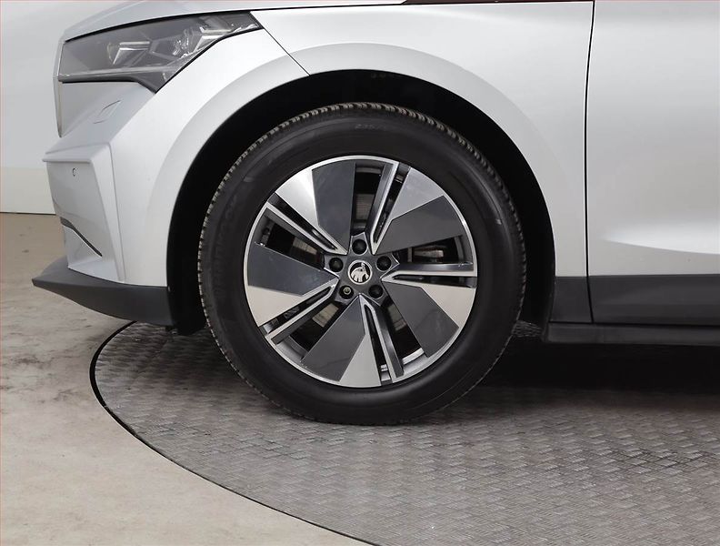 Škoda Enyaq (2023) Suite iV 60 (62 kWh), SoH 90% - fotka 15 z 22