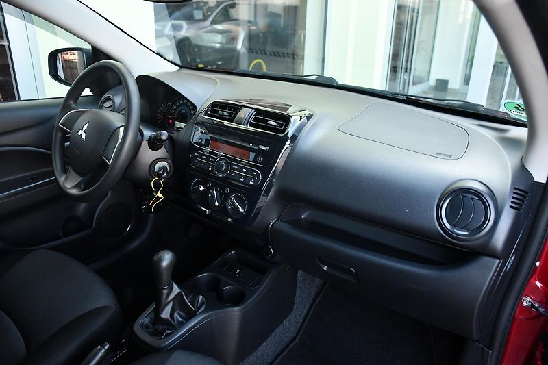 Mitsubishi Space Star 1.0i 52kW A/C - fotka 18 z 29