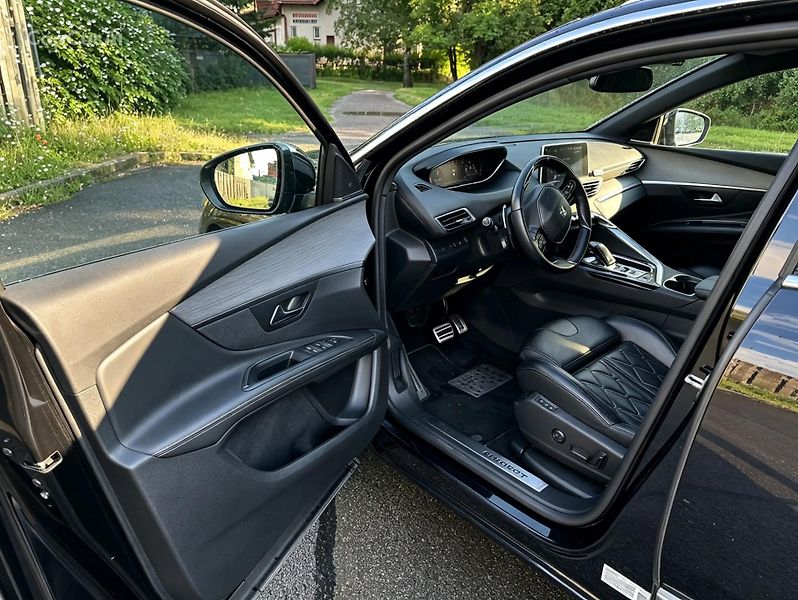 Peugeot 3008 (2018) - fotka 14 z 29