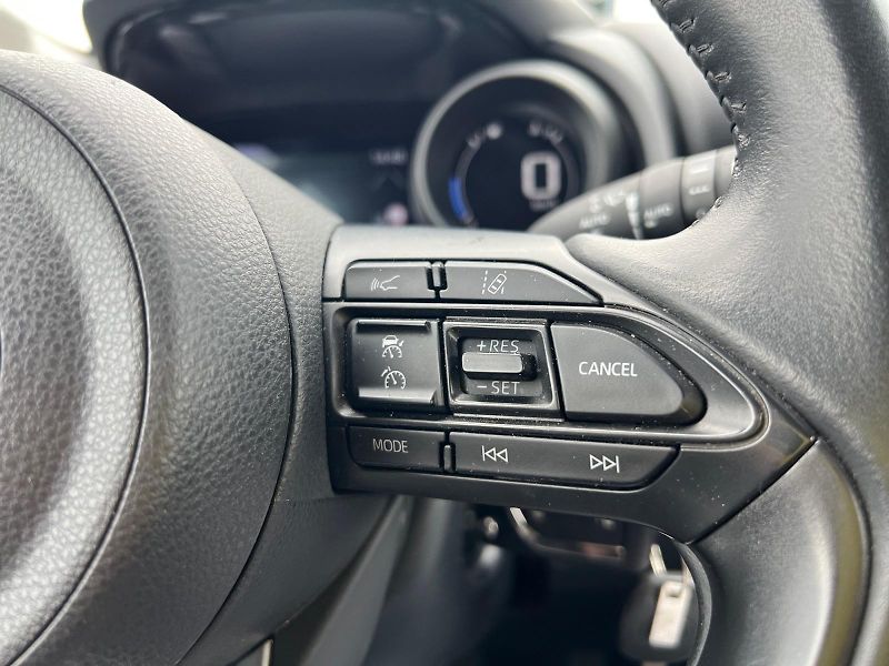 Toyota Yaris (2023) HYBRID 85kW e-CVT STYLE CZ - fotka 21 z 23