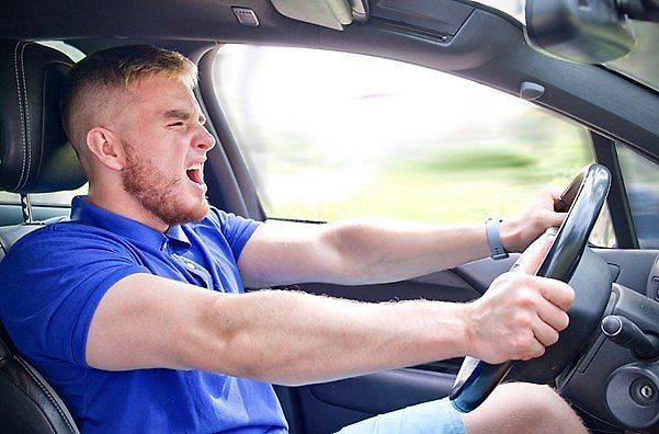 Řízení auta je pro některé muže únik od starostí., zdroj: Shutterstock