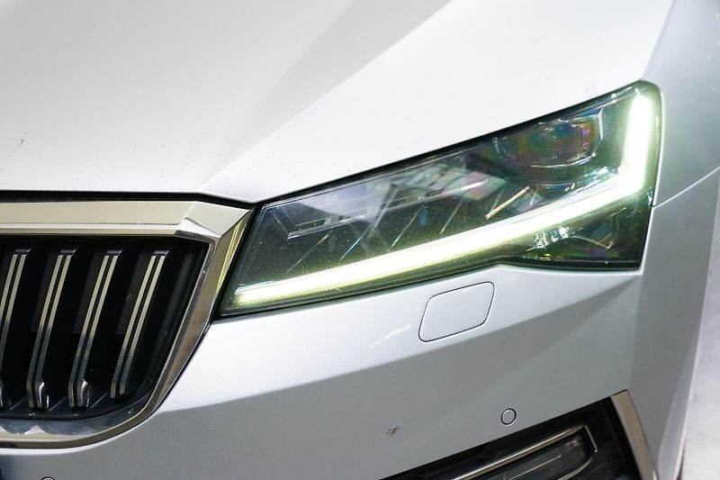 Škoda Superb - fotka 9 z 28