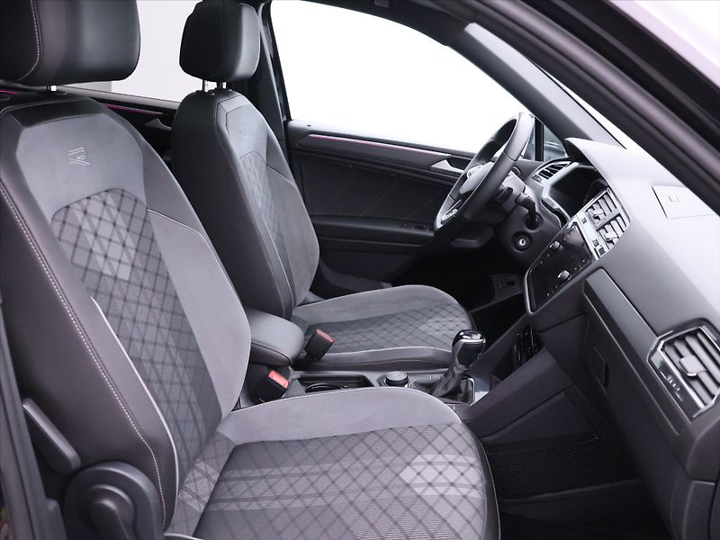 Volkswagen Tiguan Allspace 2,0 TSI DSG 4M R-Line 7Míst DP - fotka 14 z 38