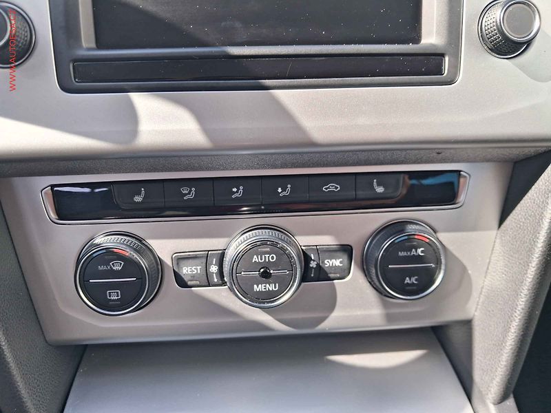 Volkswagen Passat (2015) 2.0 TDi, 1.maj, AC, temp - fotka 13 z 19