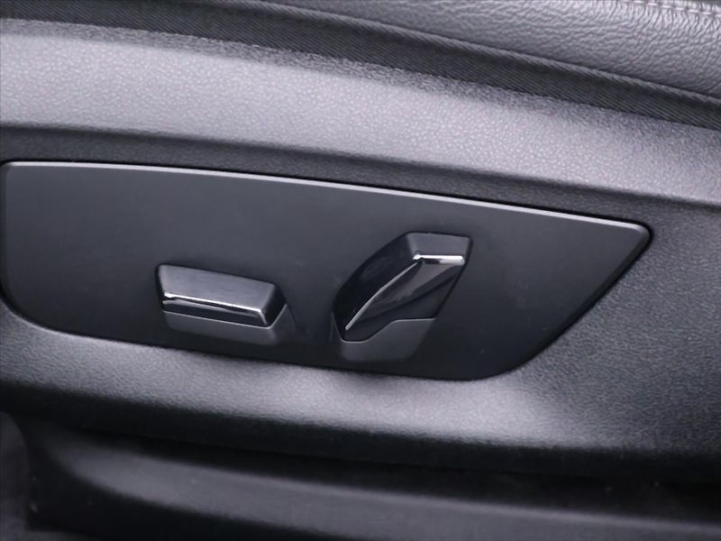 BMW Řada 5 3,0 530d 183kW xDrive Touring - fotka 16 z 35