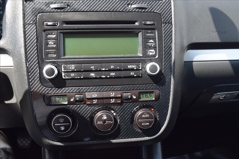 Volkswagen Jetta 1,9 TDI 77KW NOVÁ STK ALU - fotka 36 z 43