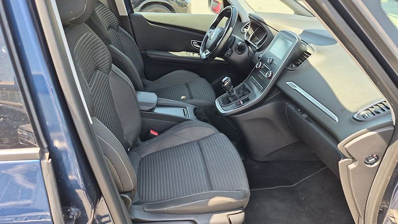 Renault Grand Scénic Energy Business 1,6 DCi 96 kW - fotka 11 z 23