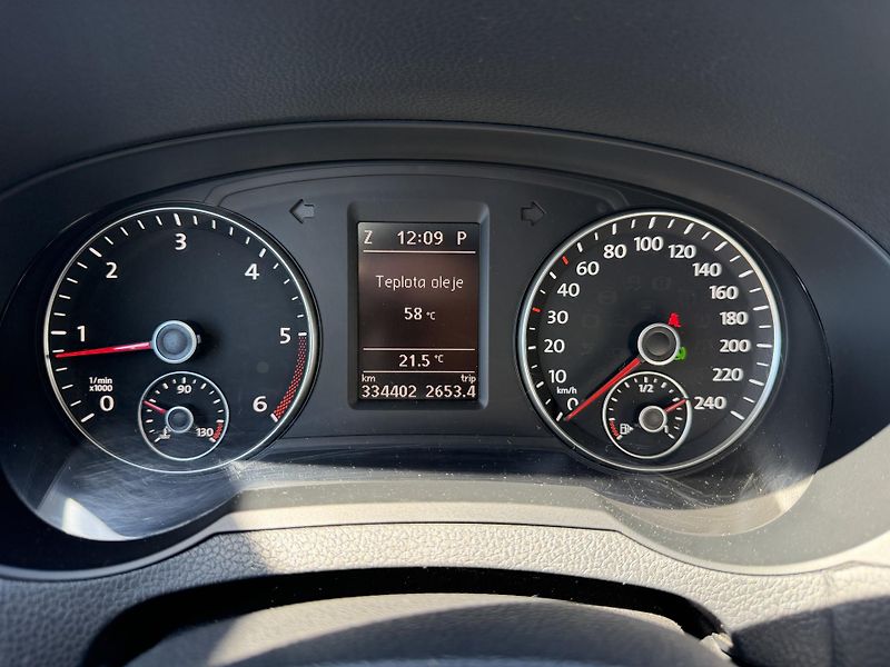 Volkswagen Sharan (2015) 2.0TDI 103kW DSG 7M EL. DVĚŘE - fotka 35 z 41