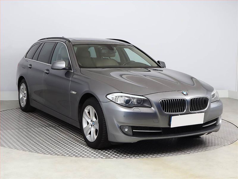 BMW Řada 5 (2012) 530d xDrive, 4X4, Automat - fotka 1 z 21