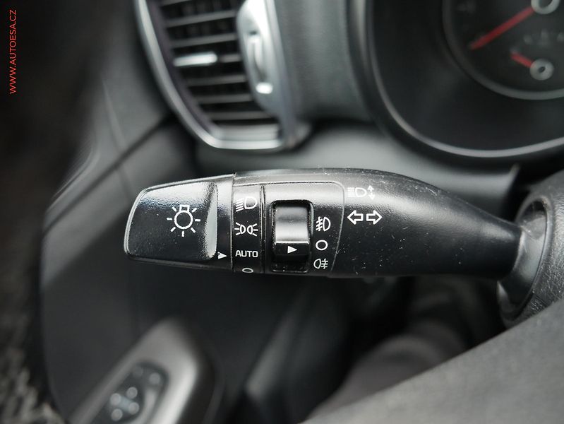 Kia Sportage (2018) 1.6GDi, ČR, Navi, TZ - fotka 14 z 23