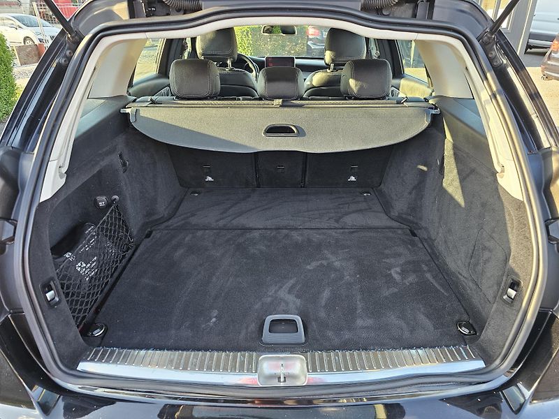 Mercedes-Benz Třídy C (2016) C220D 125kW 4MATIC 7G AIRMATIC - fotka 46 z 50