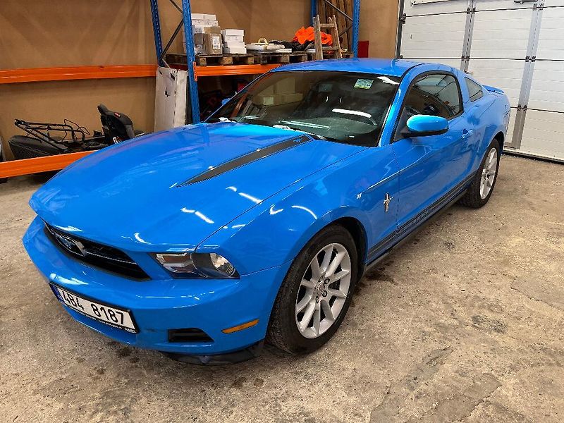 Ford Mustang (2010) 4,0 L manuální převodovka - fotka 3 z 15