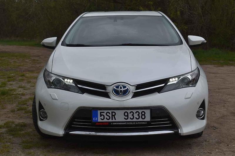 Toyota Auris hybrid je dlouhověká ojetina s nízkou spotřebou