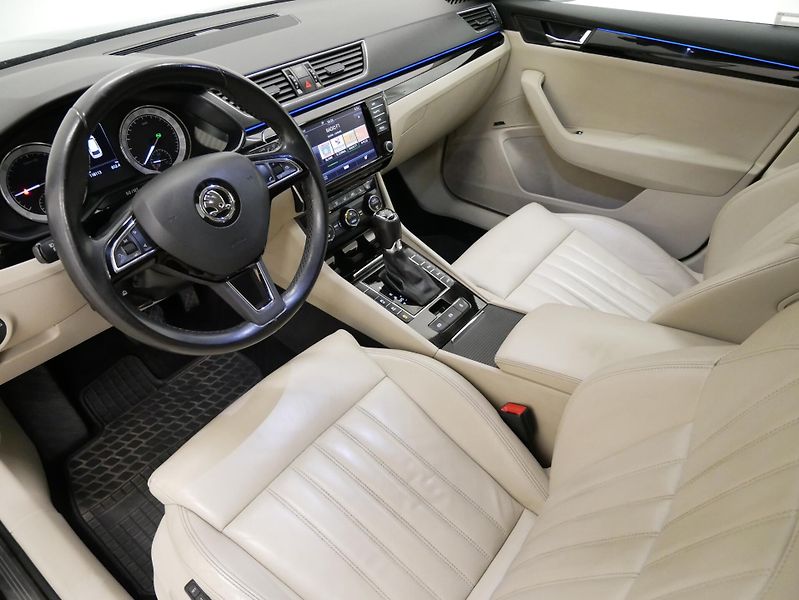 Škoda Superb - fotka 12 z 25