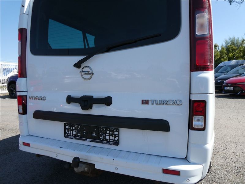 Opel Vivaro 1,6 BiCDTi 107kW Long,8.MÍST,n - fotka 10 z 41