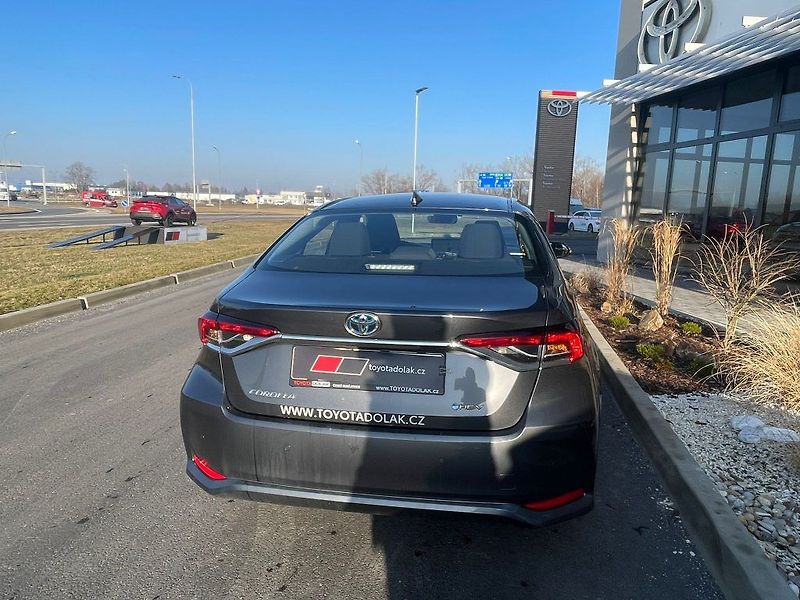 Toyota Corolla 1.8 Hybrid Comfort Tech - fotka 5 z 28