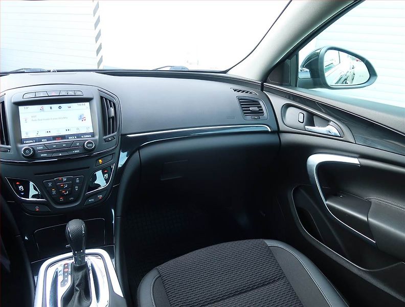Opel Insignia (2017) 2.0 CDTI, 4X4, Automat - fotka 8 z 23