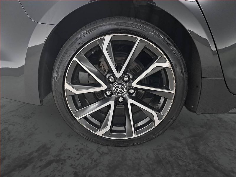 Toyota Corolla (2023) 2.0 Hybrid - fotka 15 z 17