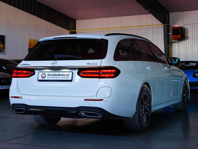 Mercedes-Benz Třídy E 300de 4MATIC AMG Line, DPH - fotka 6 z 34