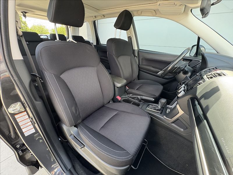 Subaru Forester 2,0 110 kw ČR 1 majitel servis - fotka 27 z 37
