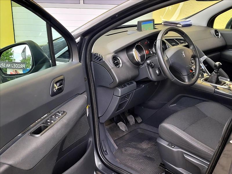 Peugeot 3008 1,6 b-HDi NAVi*SERV.KNÍŽKA* - fotka 26 z 43