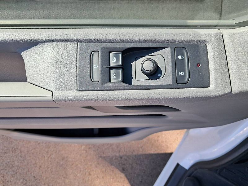 Volkswagen Transporter (2023) 6.1 Kombi 2.0 TDI TDI / 110 KW - fotka 13 z 22