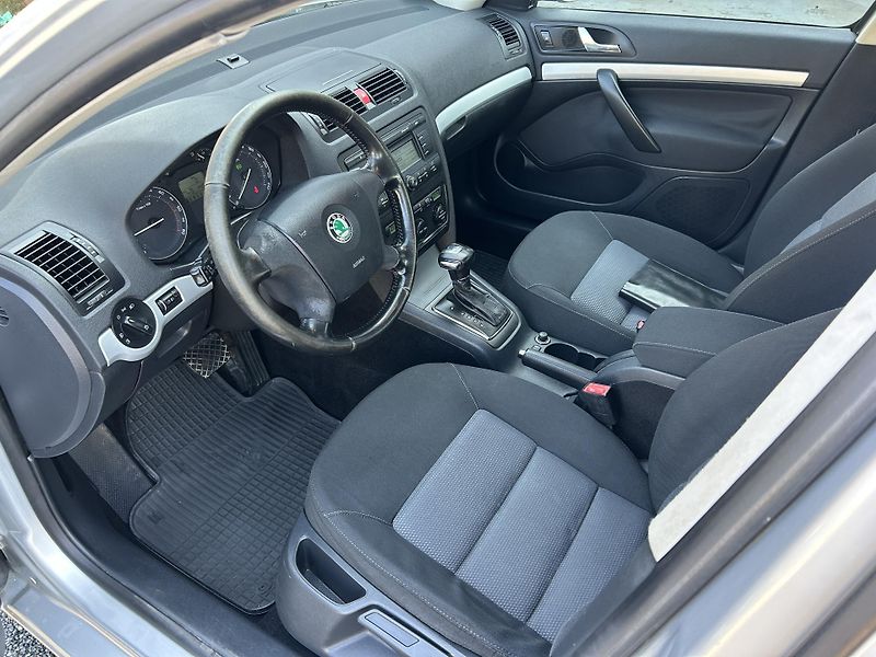 Škoda Octavia 1,9TDi DSG combi Team Edition - fotka 26 z 50
