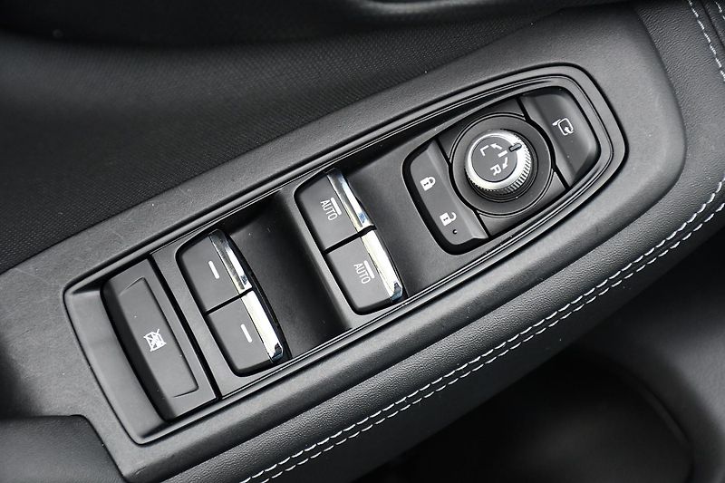 Subaru Forester e-BOXER ACC CARPLAY KAMERA - fotka 25 z 53