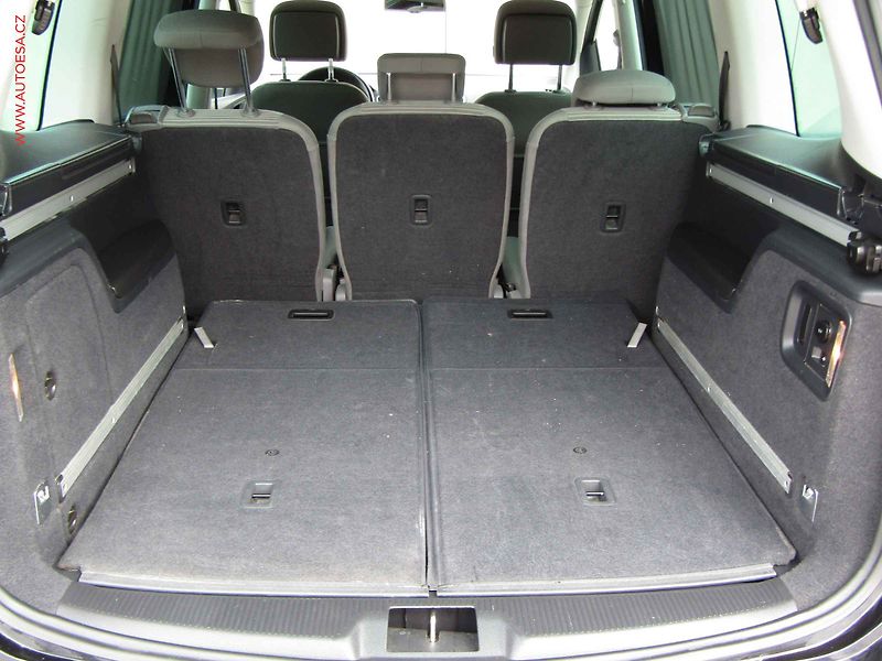 Seat Alhambra (2013) 2.0 TDi 7míst, servis.kniha - fotka 7 z 21