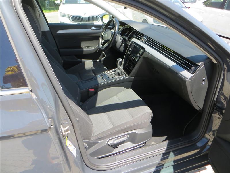 Volkswagen Passat 1,5 TSI 110kW Business ČR - fotka 10 z 23