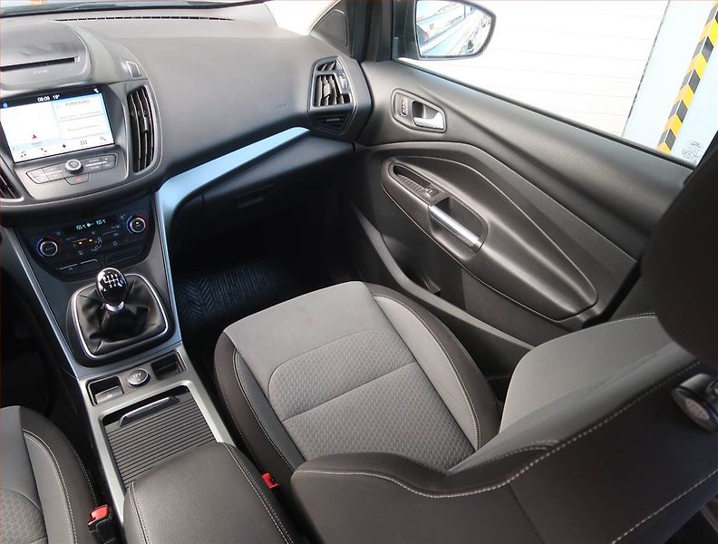 Ford Kuga (2016) 2.0 TDCi, 4X4, Navi, Tempomat - fotka 8 z 19